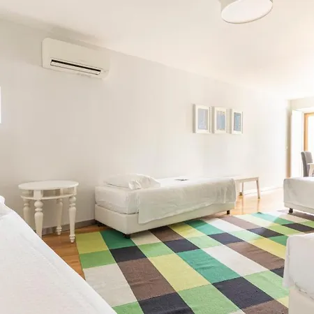 Plum Guide - Majestic Green Apartment