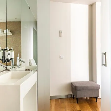 Plum Guide - Majestic Green Apartment Lissabon